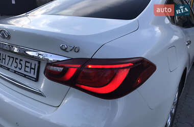 Седан Infiniti Q70 2016 в 