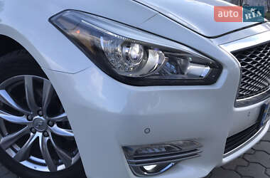 Седан Infiniti Q70 2016 в 