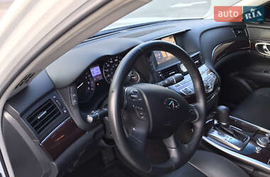 Седан Infiniti Q70 2016 в 