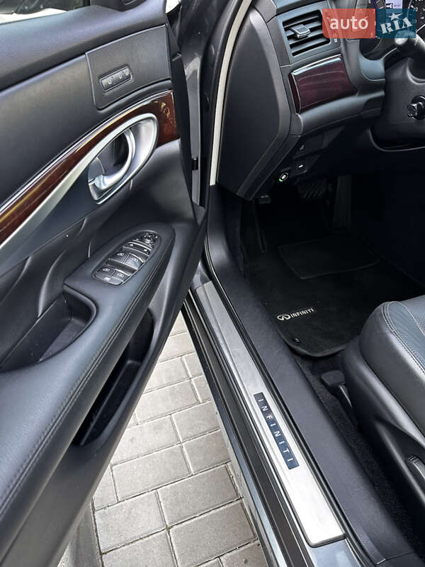 Седан Infiniti Q70 2017 в Житомирі