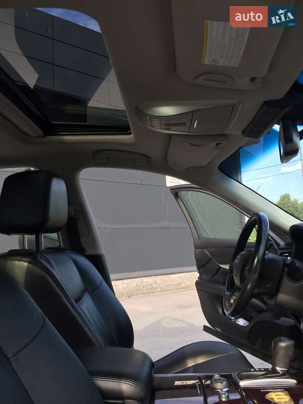 Седан Infiniti Q70 2015 в Чернигове