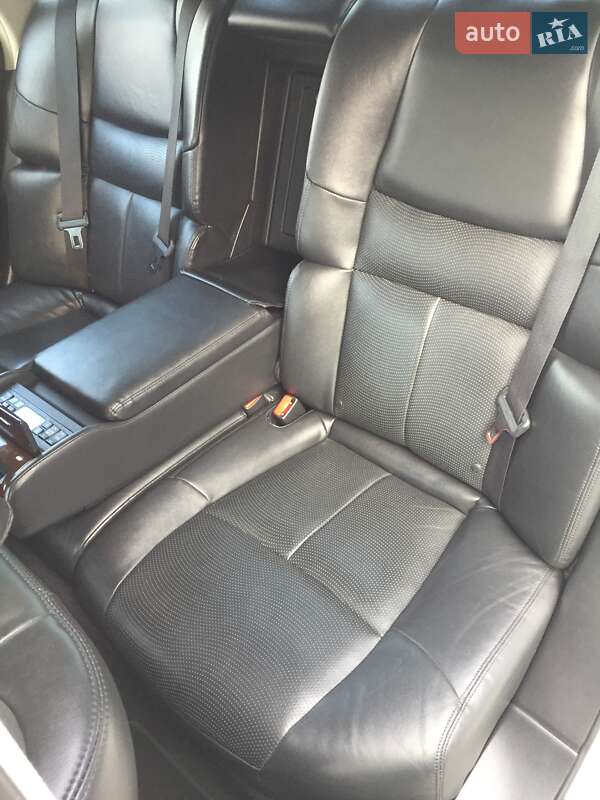 Седан Infiniti Q70 2015 в Чернигове