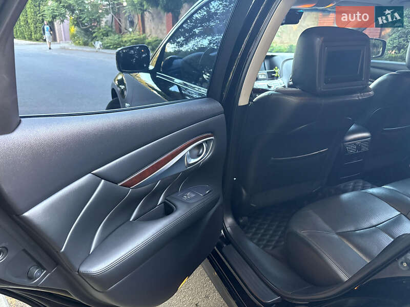 Седан Infiniti Q70 2013 в Софіївській Борщагівці