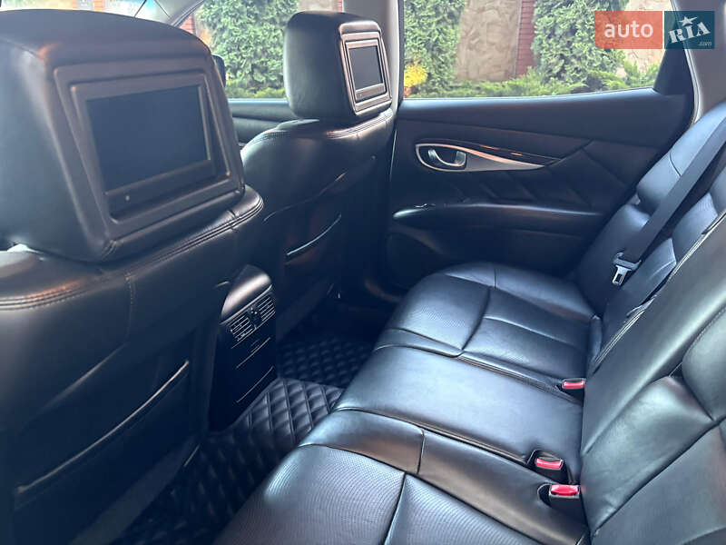 Седан Infiniti Q70 2013 в Софіївській Борщагівці