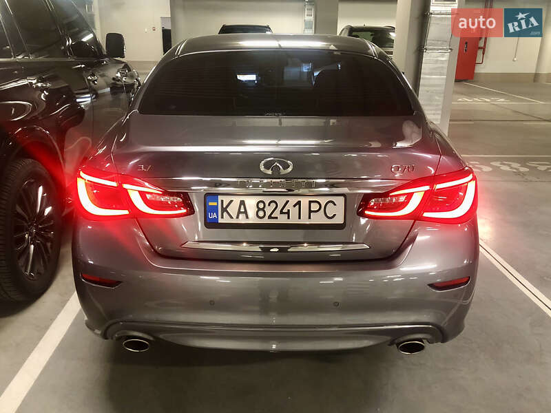 Седан Infiniti Q70 2015 в Києві