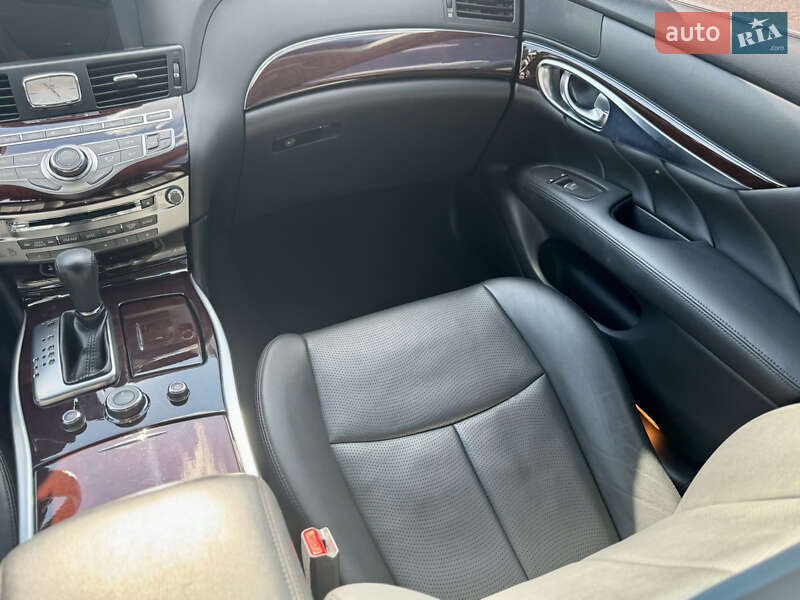 Седан Infiniti Q70 2015 в Києві