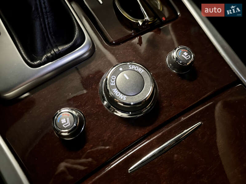 Седан Infiniti Q70 2015 в Києві