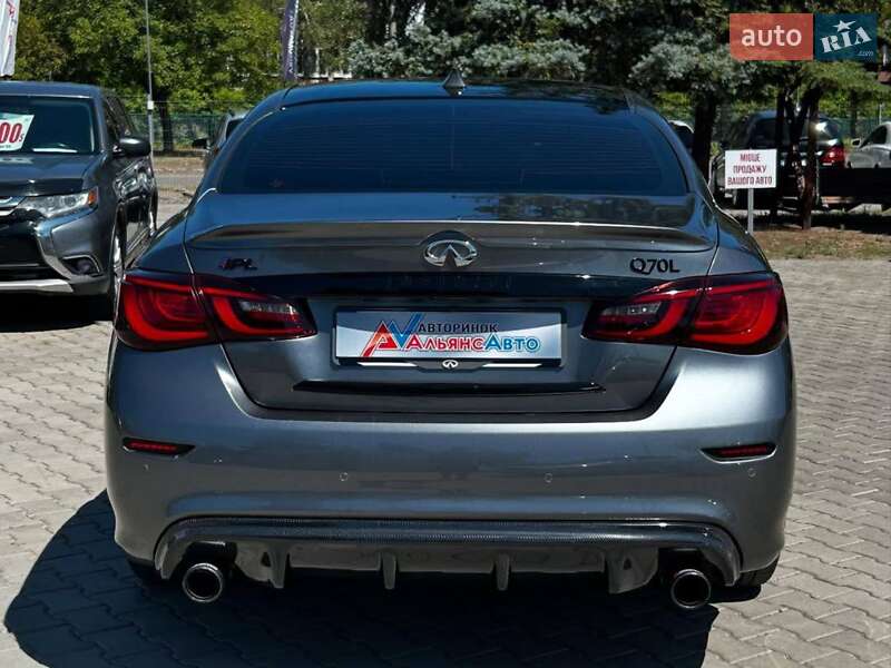 Седан Infiniti Q70 2016 в Кривому Розі
