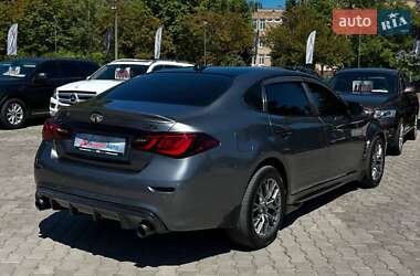 Седан Infiniti Q70 2016 в 