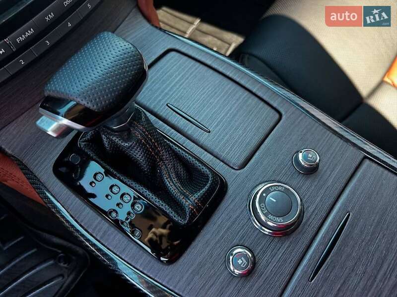 Седан Infiniti Q70 2016 в Кривому Розі