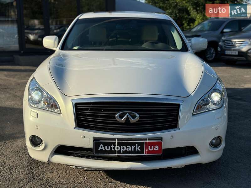 Седан Infiniti Q70 2013 в Вінниці