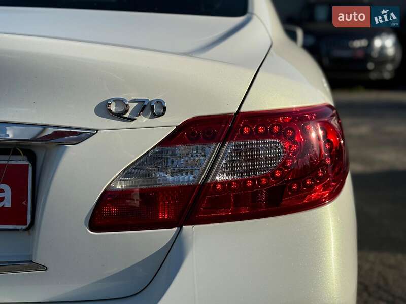 Седан Infiniti Q70 2013 в Вінниці