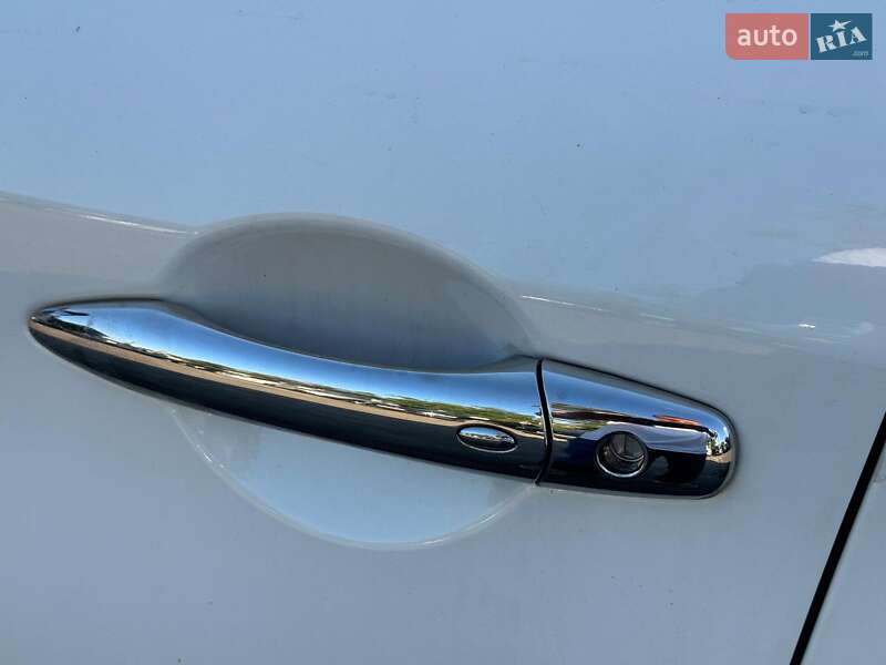 Седан Infiniti Q70 2013 в Вінниці