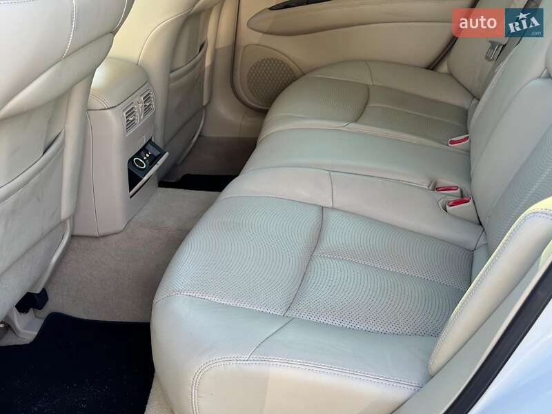 Седан Infiniti Q70 2013 в Вінниці