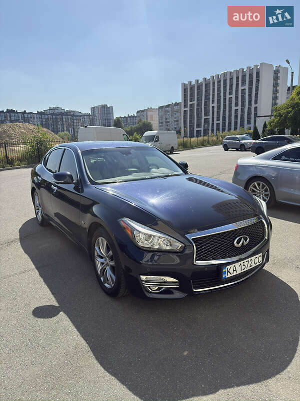 Infiniti Q70 2016