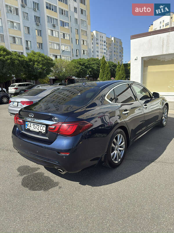 Седан Infiniti Q70 2016 в Києві