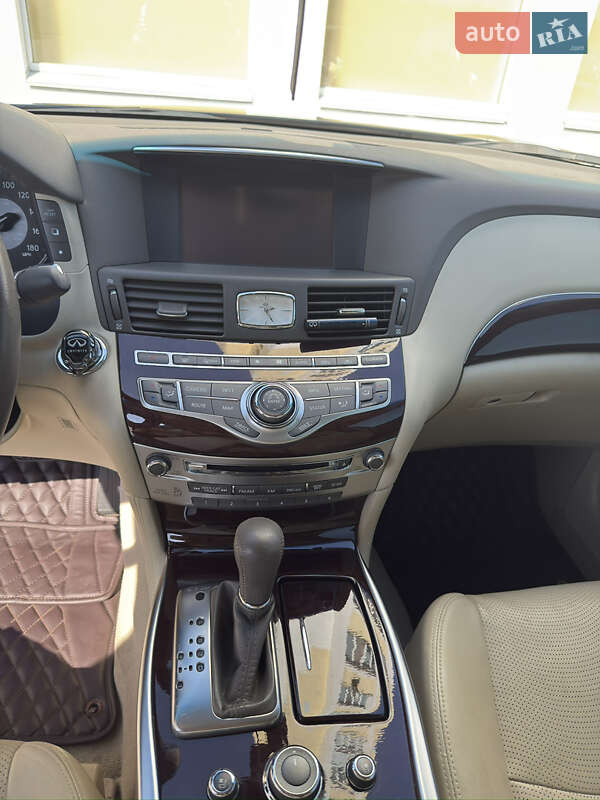 Седан Infiniti Q70 2016 в Києві