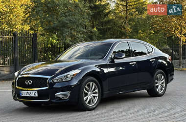 Седан Infiniti Q70 2015 в Миргороде