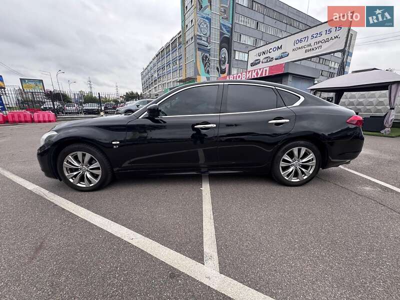 Седан Infiniti Q70 2013 в Києві