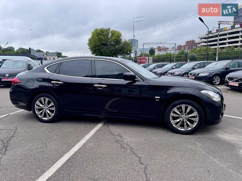 Седан Infiniti Q70 2013 в Києві