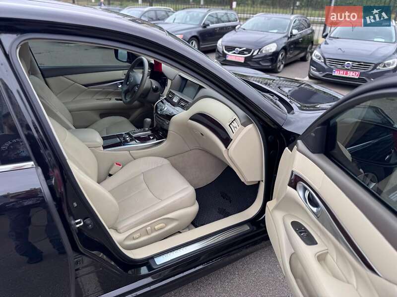 Седан Infiniti Q70 2013 в Києві