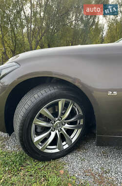 Седан Infiniti Q70 2017 в 