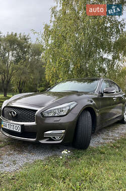 Седан Infiniti Q70 2017 в 