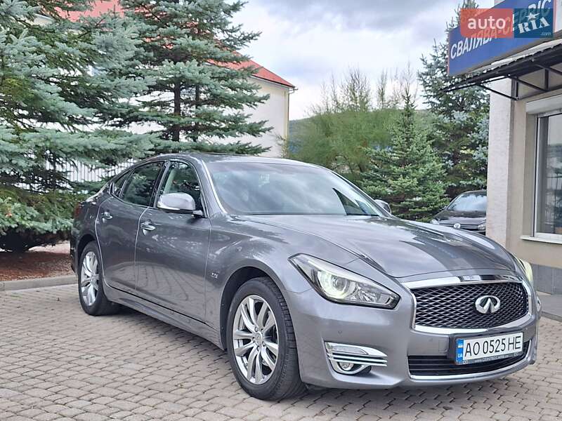 Седан Infiniti Q70 2016 в Сваляве фото 7 Седан Infiniti Q70 2016 в Сваляве
