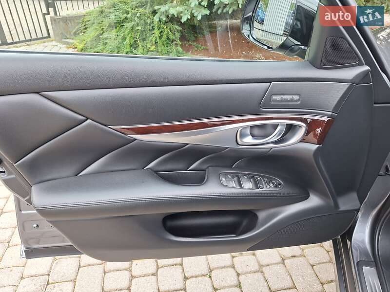 Седан Infiniti Q70 2016 в Сваляве фото 26 Седан Infiniti Q70 2016 в Сваляве