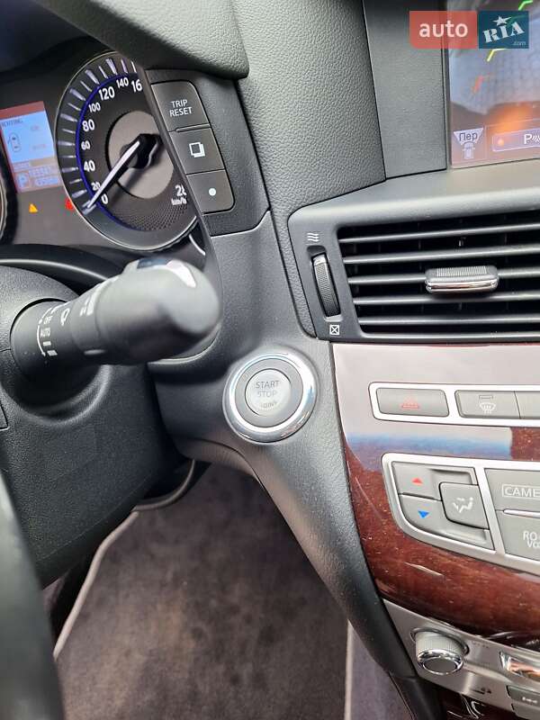 Седан Infiniti Q70 2016 в Сваляве фото 40 Седан Infiniti Q70 2016 в Сваляве