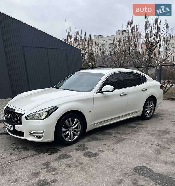Infiniti Q70 2016
