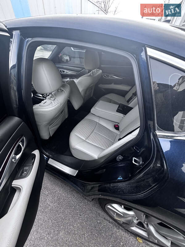 Седан Infiniti Q70 2017 в Киеве