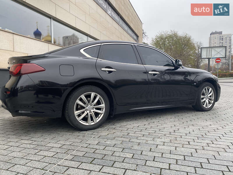 Седан Infiniti Q70 2017 в Києві