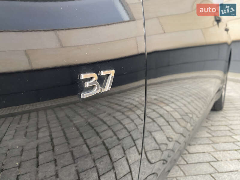 Седан Infiniti Q70 2017 в Києві