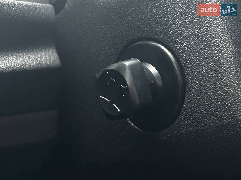 Седан Infiniti Q70 2016 в Киеве фото 17 Седан Infiniti Q70 2016 в Киеве