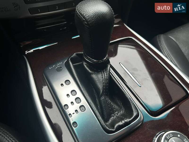 Седан Infiniti Q70 2016 в Киеве фото 28 Седан Infiniti Q70 2016 в Киеве