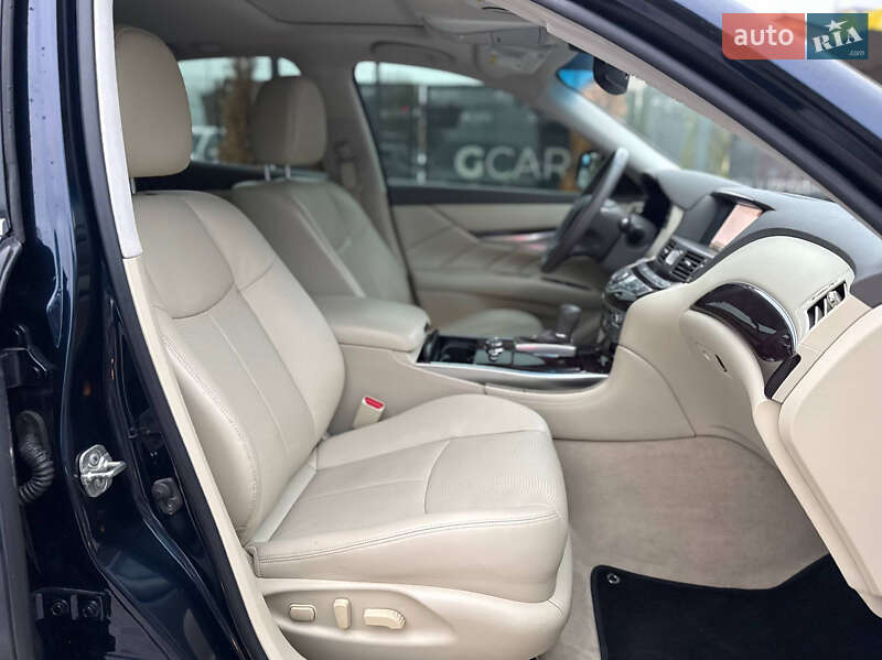 Седан Infiniti Q70 2015 в Киеве