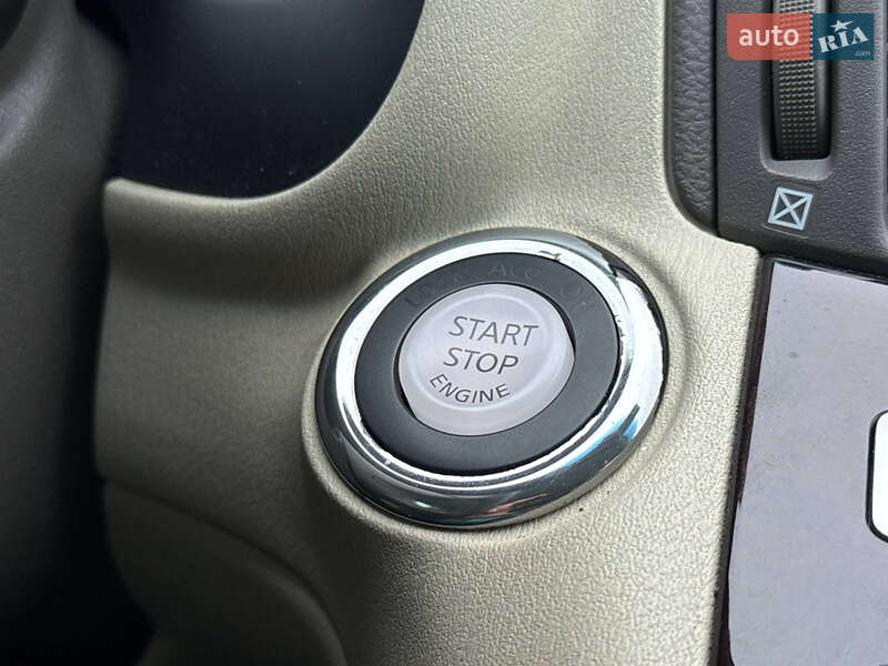 Седан Infiniti Q70 2015 в Киеве