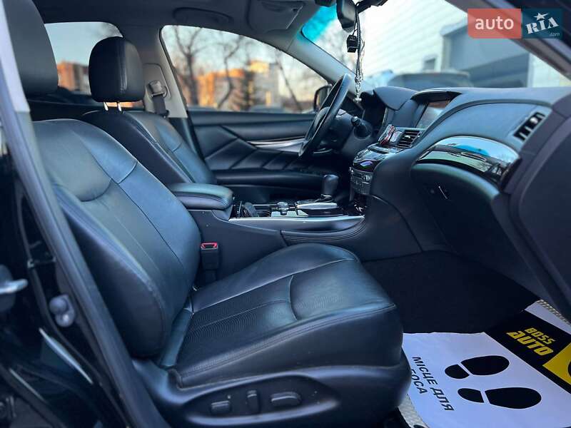 Седан Infiniti Q70 2016 в Івано-Франківську