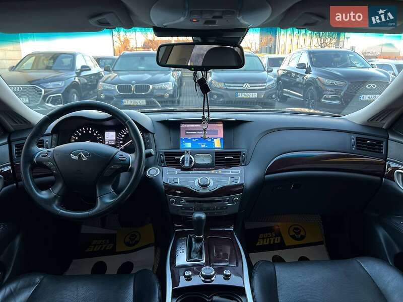 Седан Infiniti Q70 2016 в Івано-Франківську