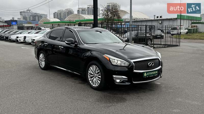Седан Infiniti Q70 2015 в Києві