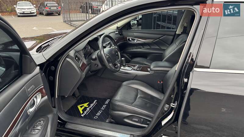 Седан Infiniti Q70 2015 в Києві