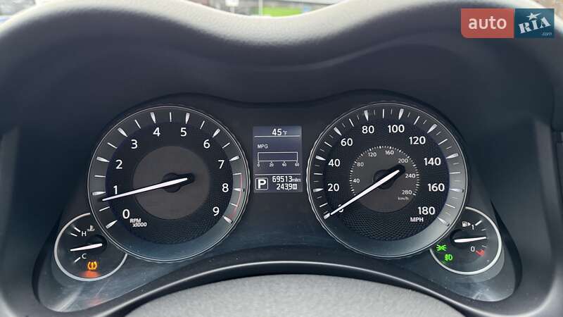 Седан Infiniti Q70 2015 в Києві