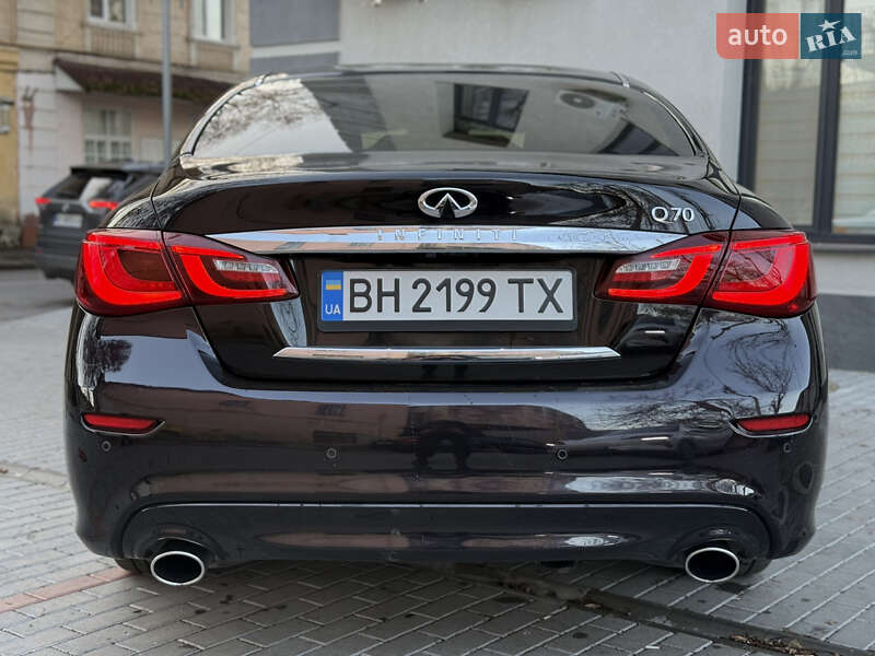 Седан Infiniti Q70 2015 в Могилев-Подольске