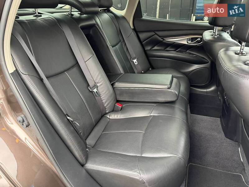 Седан Infiniti Q70 2017 в Києві фото 10 Седан Infiniti Q70 2017 в Києві