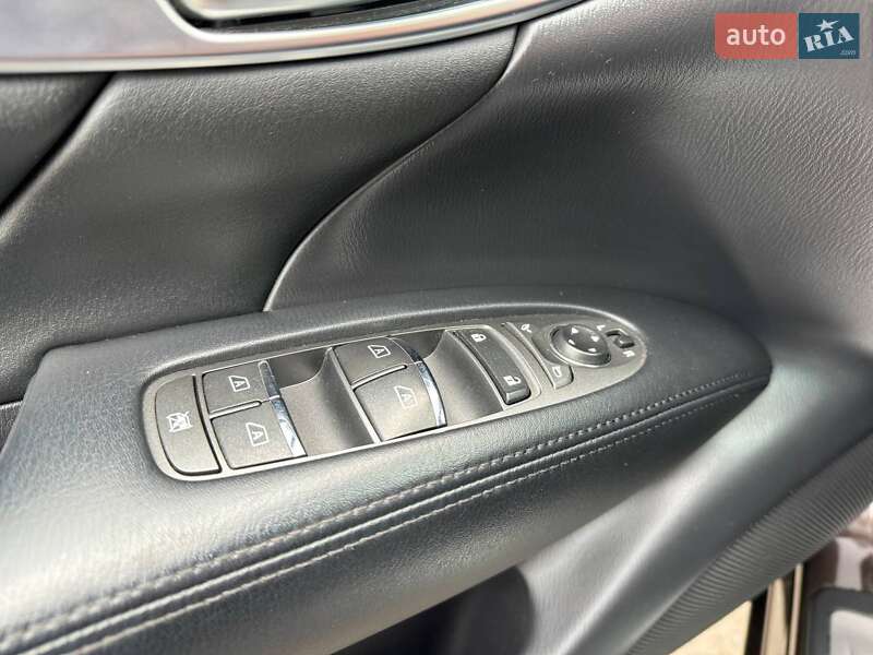 Седан Infiniti Q70 2017 в Києві фото 16 Седан Infiniti Q70 2017 в Києві