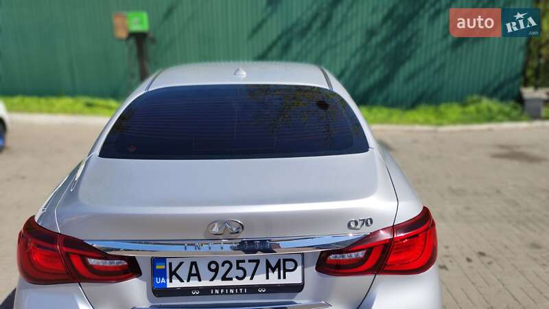 Седан Infiniti Q70 2017 в Киеве фото 5 Седан Infiniti Q70 2017 в Киеве