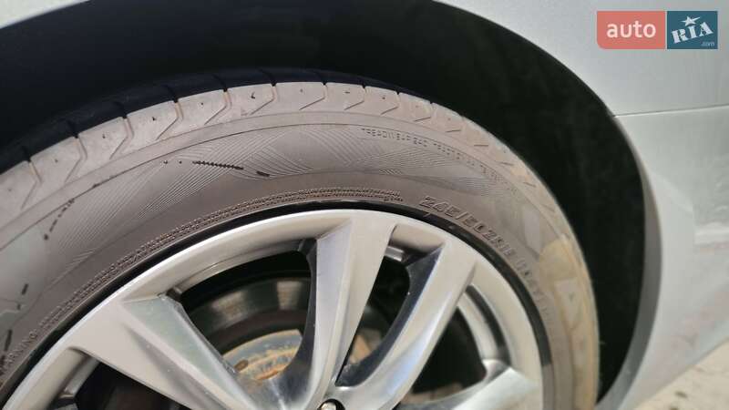 Седан Infiniti Q70 2017 в Киеве фото 26 Седан Infiniti Q70 2017 в Киеве