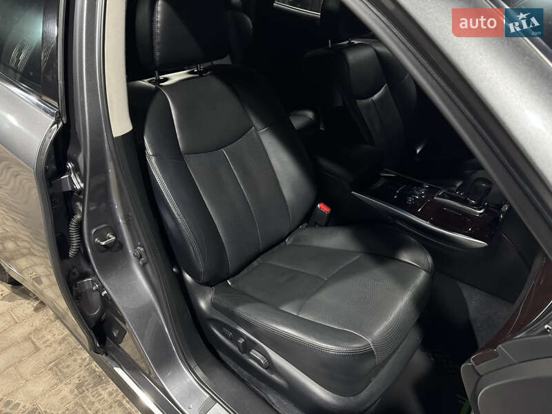 Седан Infiniti Q70 2015 в Одессе