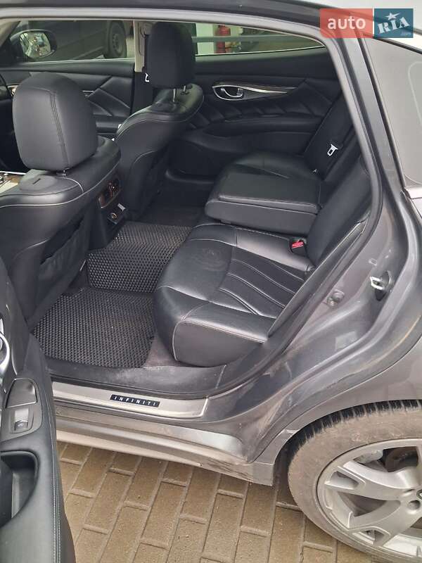 Седан Infiniti Q70 2015 в Києві фото 2 Седан Infiniti Q70 2015 в Києві